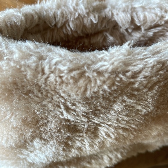 GUESS FURRY TAN SUEDE BOOTS RHINESTONES 9-1/2m - Picture 7 of 9